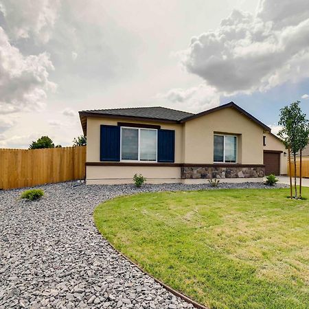 Newly Built Sparks Home With Hot Tub 12 Mi To Reno! Exterior photo