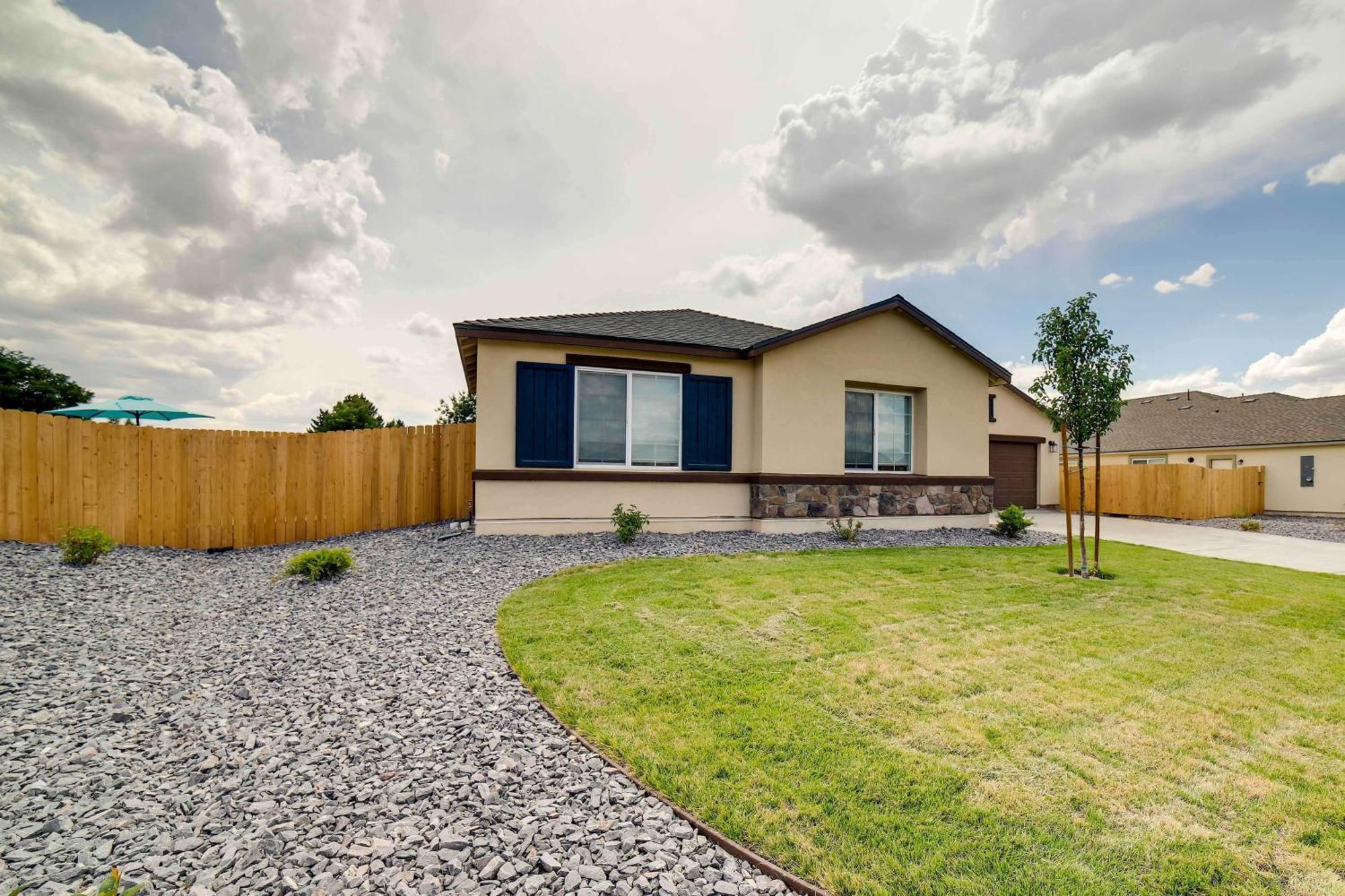 Newly Built Sparks Home With Hot Tub 12 Mi To Reno! Exterior photo