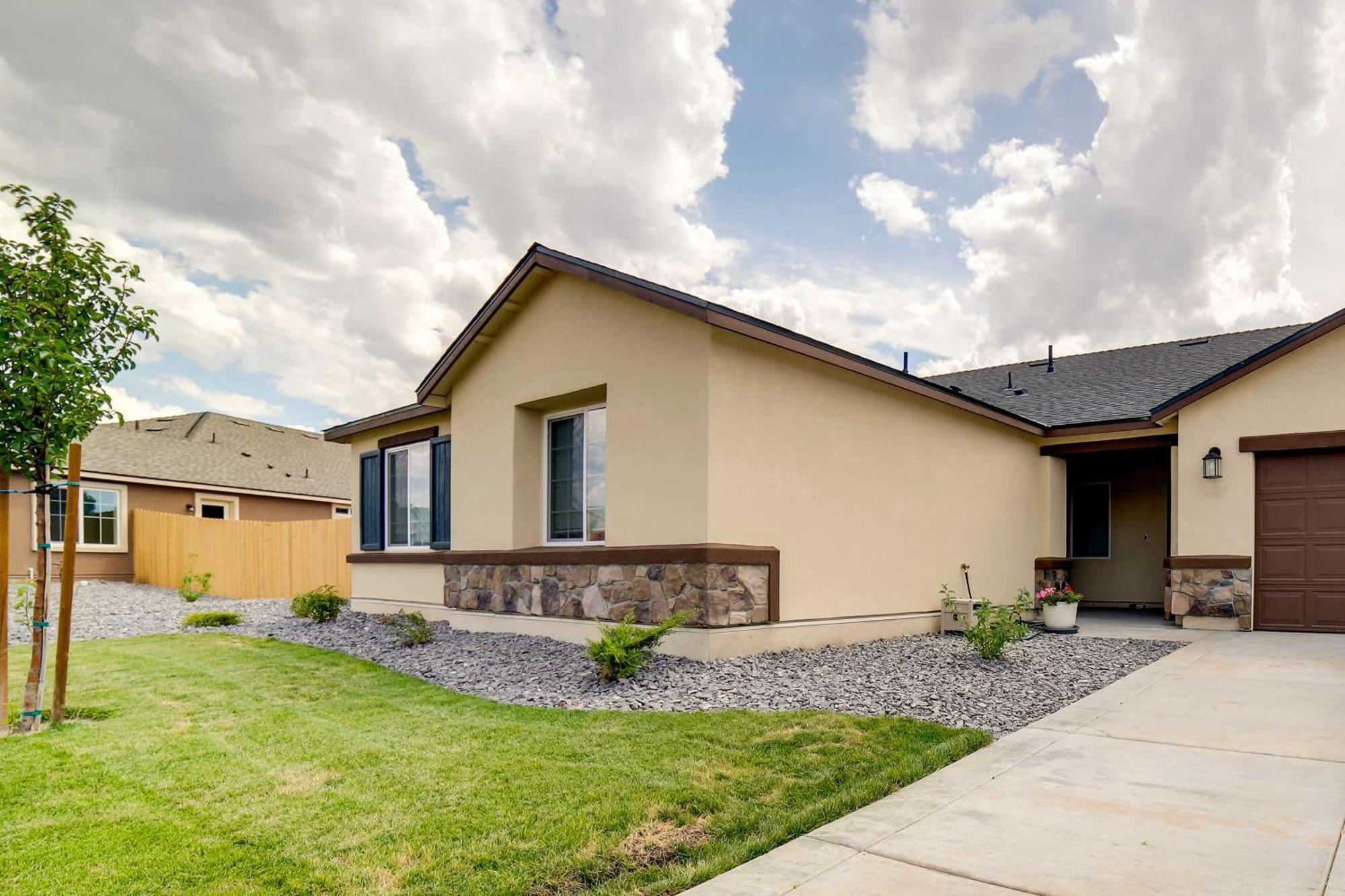 Newly Built Sparks Home With Hot Tub 12 Mi To Reno! Exterior photo