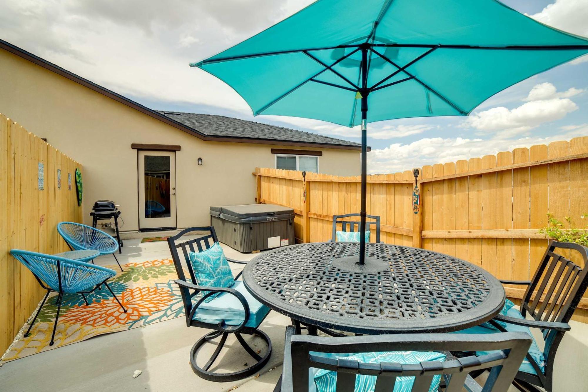 Newly Built Sparks Home With Hot Tub 12 Mi To Reno! Exterior photo